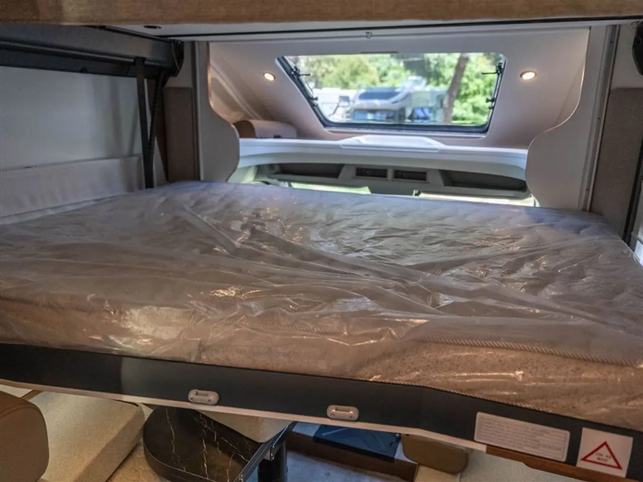 Billede 11 - 2027 - Benimar Tessoro 444 NK   Perfekt til 4 personer