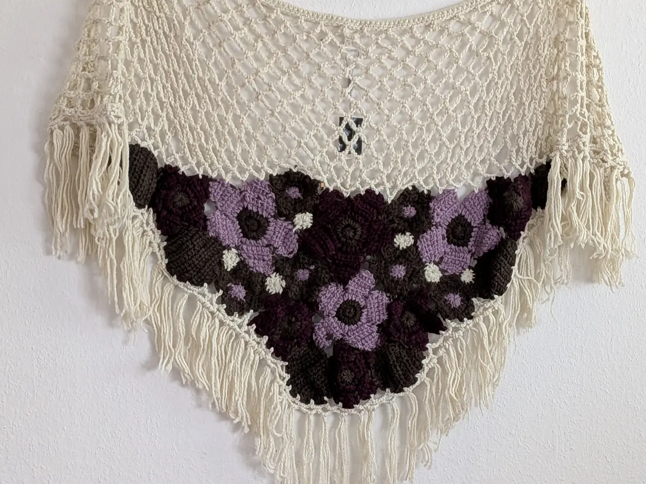 Billede 1 - PONCHO I ELEGANT DESIGNUDGAVE EXTREMT SMUK UDFØRT