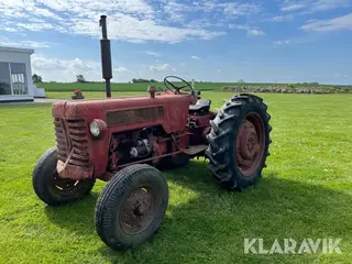 Veterantraktor IH B-275 diesel