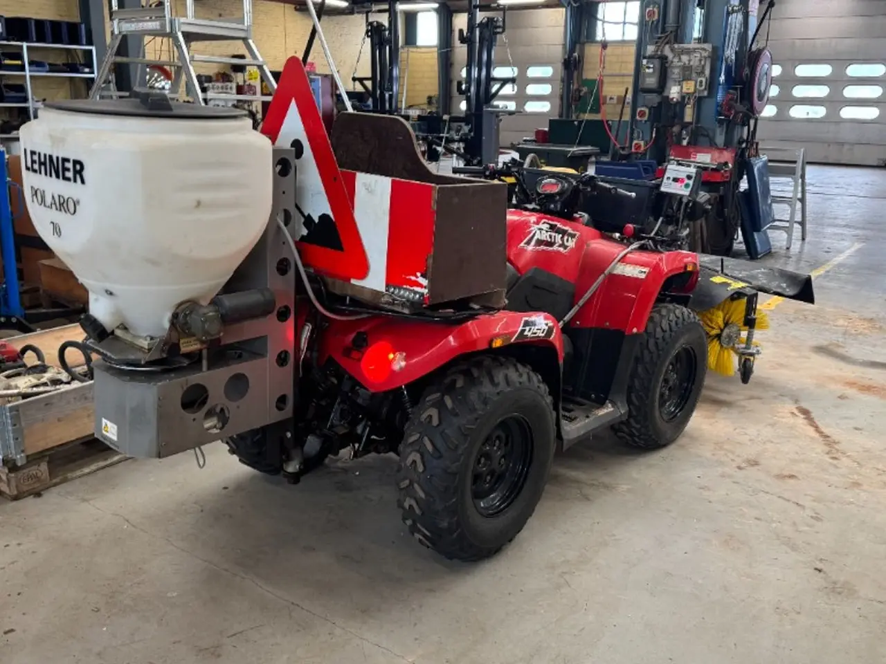 Billede 5 - Arctic Cat 450cc med kost og Lehner 70L spreder