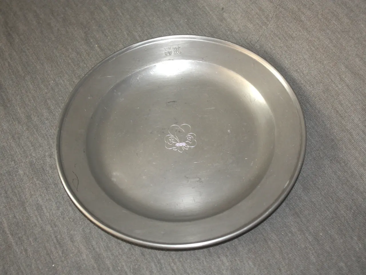 Billede 1 - Tin fad 21 cm Axel Hasselstrøm stempel AH 