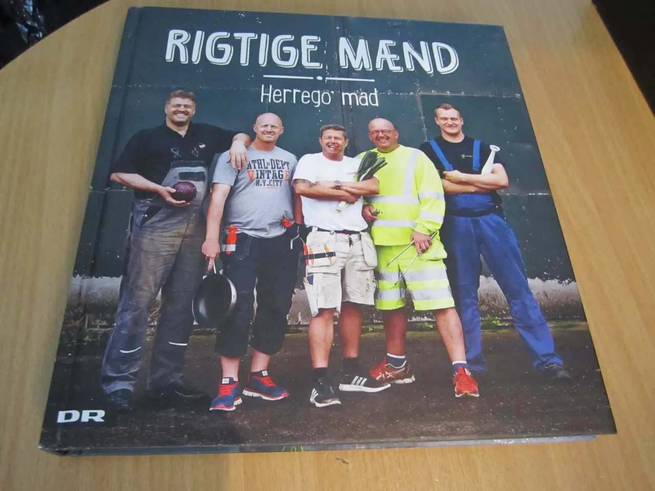 Billede 2 - RIGTIGE MÆND. 2 nye bøger.