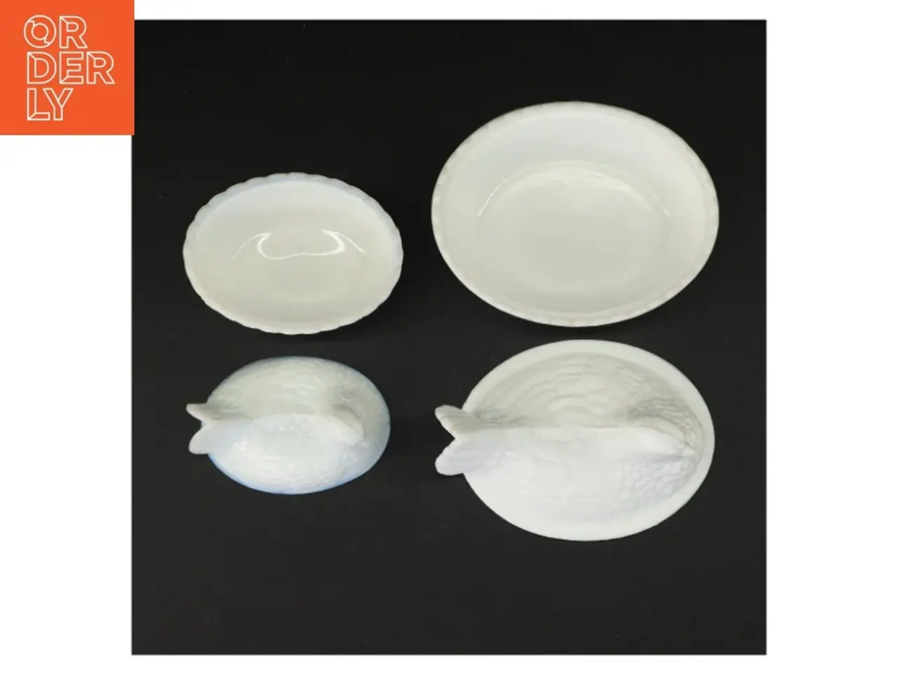 Billede 3 - 2 stk. Høns i kurv Opaline mælkeglas sæt (str. 14 x 11 x 11 cm og 10 x 7 komma 5 x 9 cm)