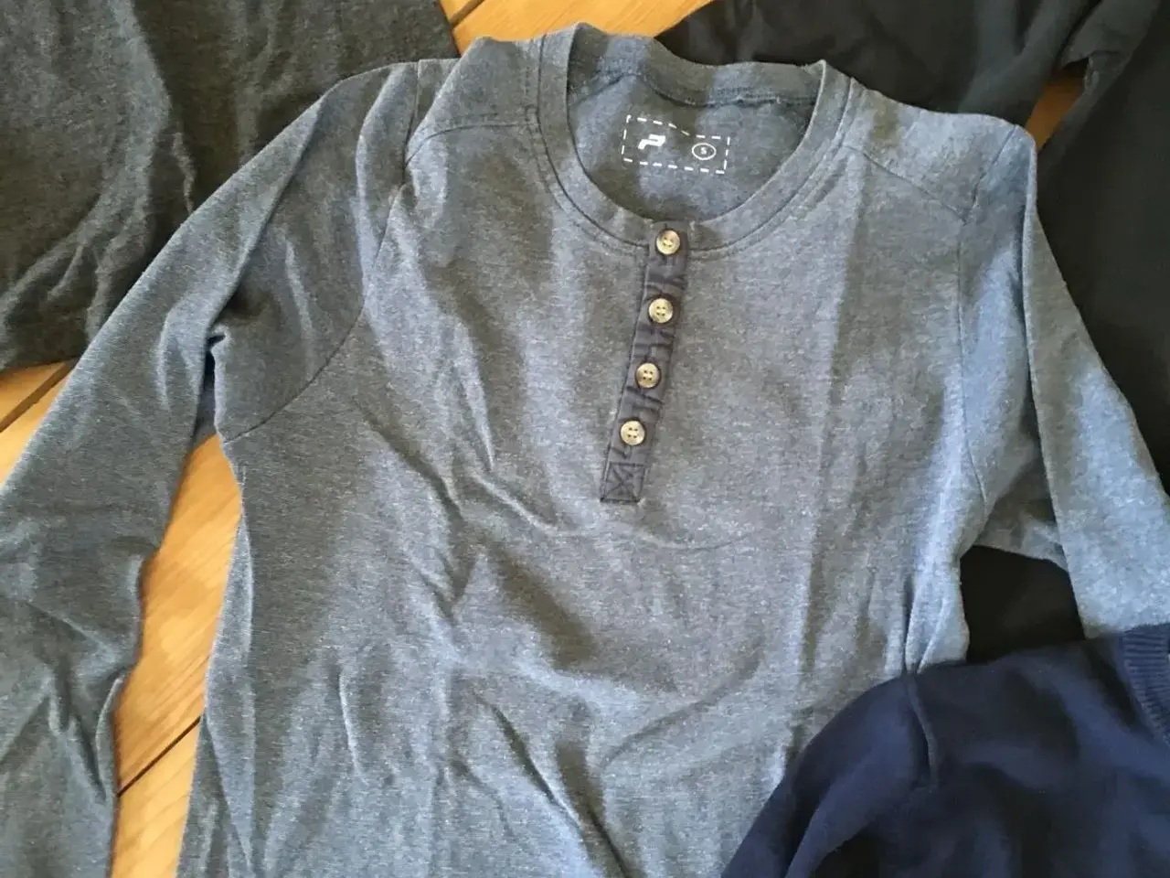 Billede 4 - 5 langærmede + 2 T shirts