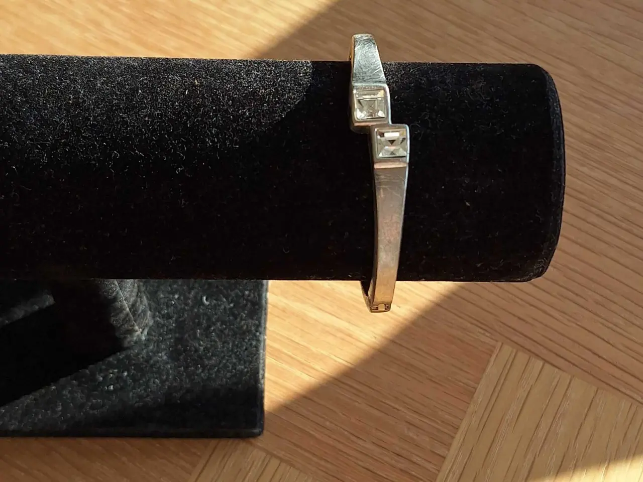 Billede 1 - Sølvfarvet armbånd 