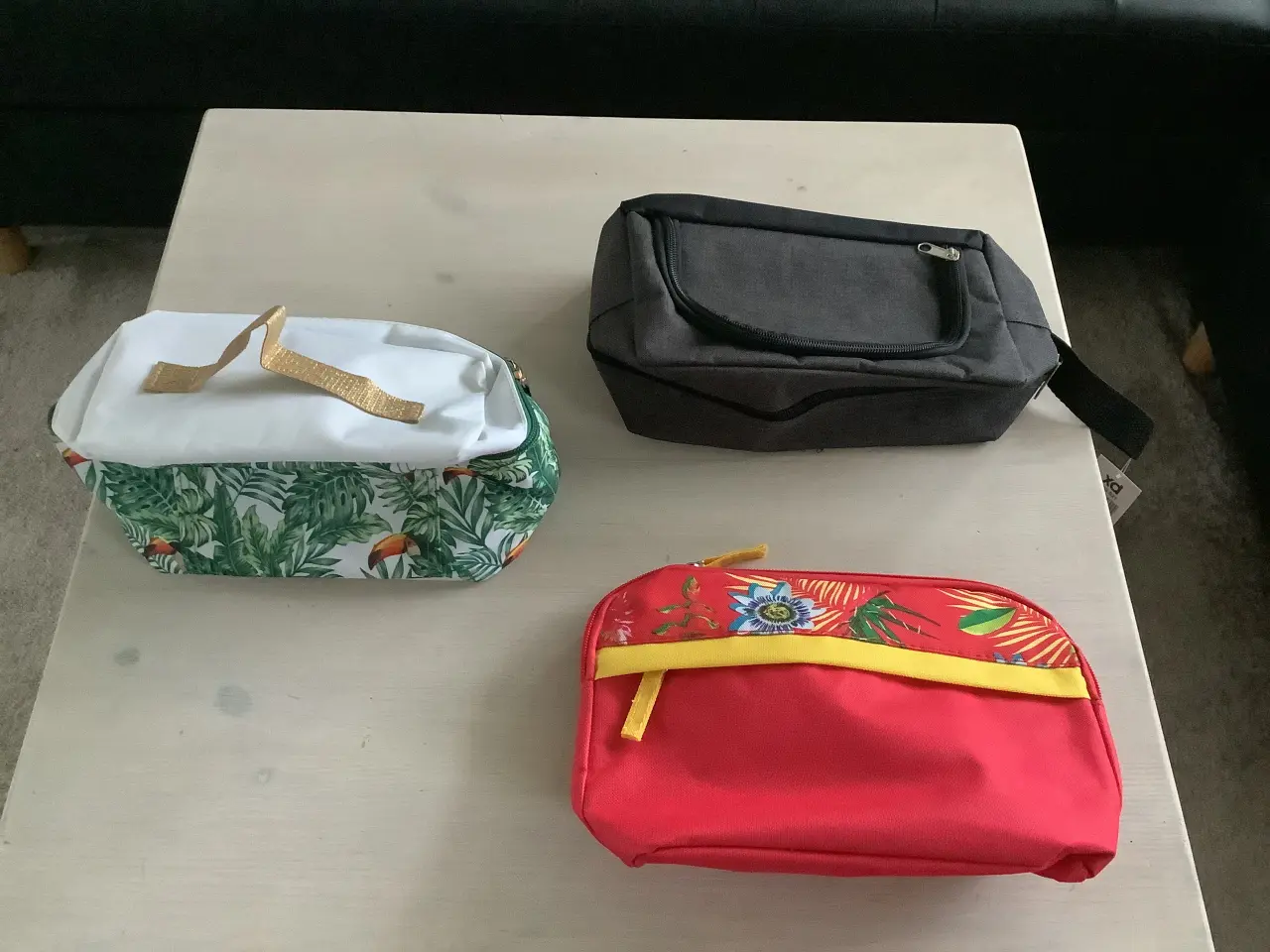 Billede 2 - 3 Toilettasker/rejsetasker. Og en sort til sminke