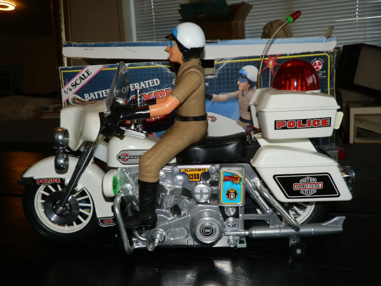 Billede 1 - Ældre Politimotorcykel skala 1/6 fra 1984.