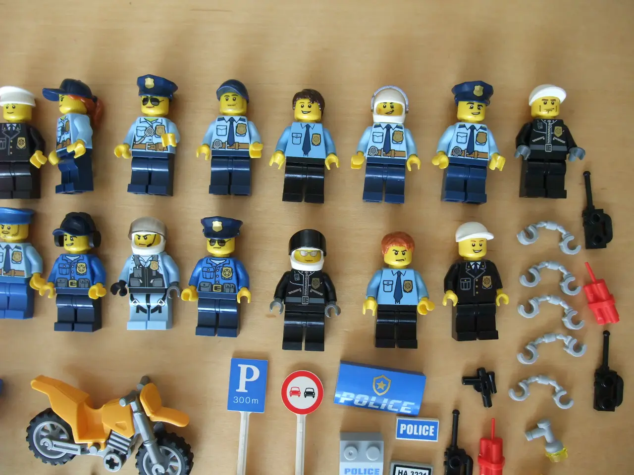 Billede 3 - Lego City Politibetjente Figurer+Tilbehør