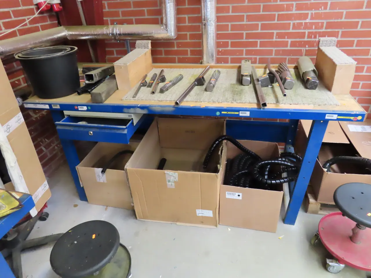Billede 1 - Arbejdsbord uden indhold