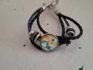 Armbånd unisex sort læder med rund farvet vedhæng
