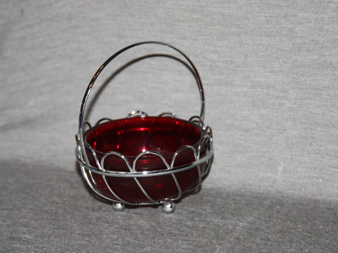 Billede 3 - Skål i rød glas 10,5 cm højde 13,5 cm