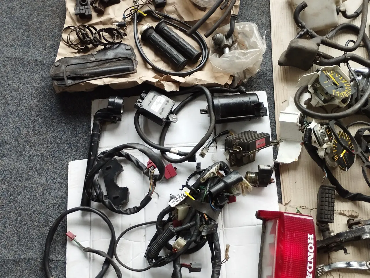 Billede 4 - Reservedele til Honda VF 500 ( %)