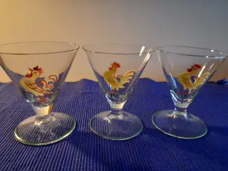 3 stk glas med grøn kant og hanemotiv.
