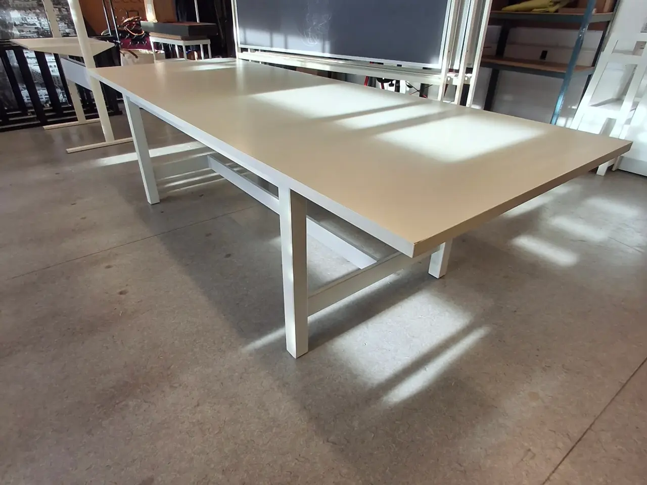 Billede 2 - Flot og solid spisebord.