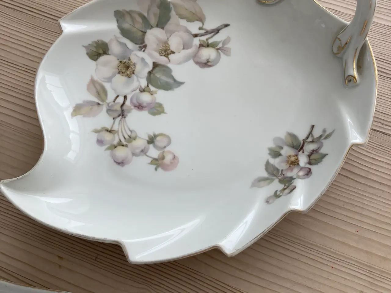 Billede 2 - Gl. tekande og kagefade med blomstermotiver