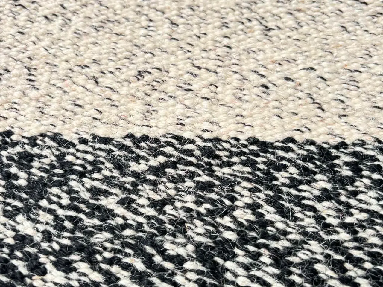 Billede 2 - Indbo Georgia – Håndvævet uldtæppe 160 × 230 cm