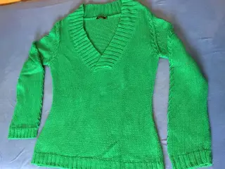 Lækker grøn sweater til salg