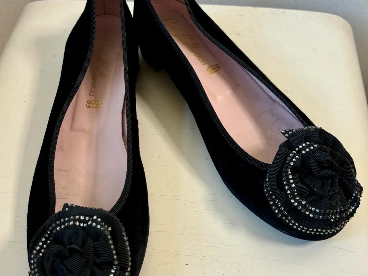 Billede 1 - Pretty Ballerinas, sorte pumps m blomst, str 39