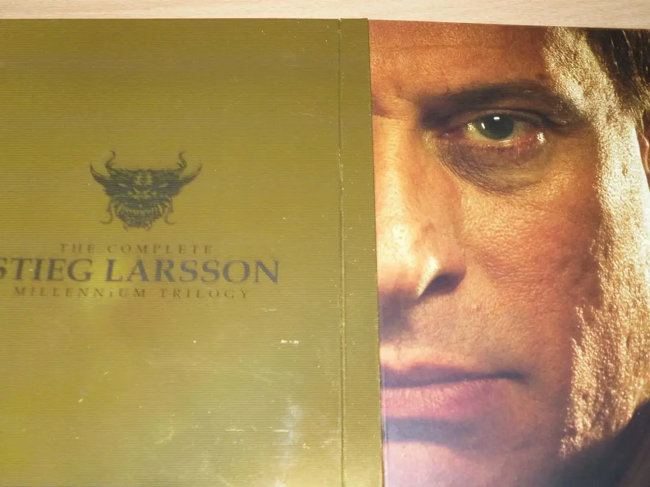 Billede 6 - Stieg Larsson. Trilogien i box. 7 dvdèr.