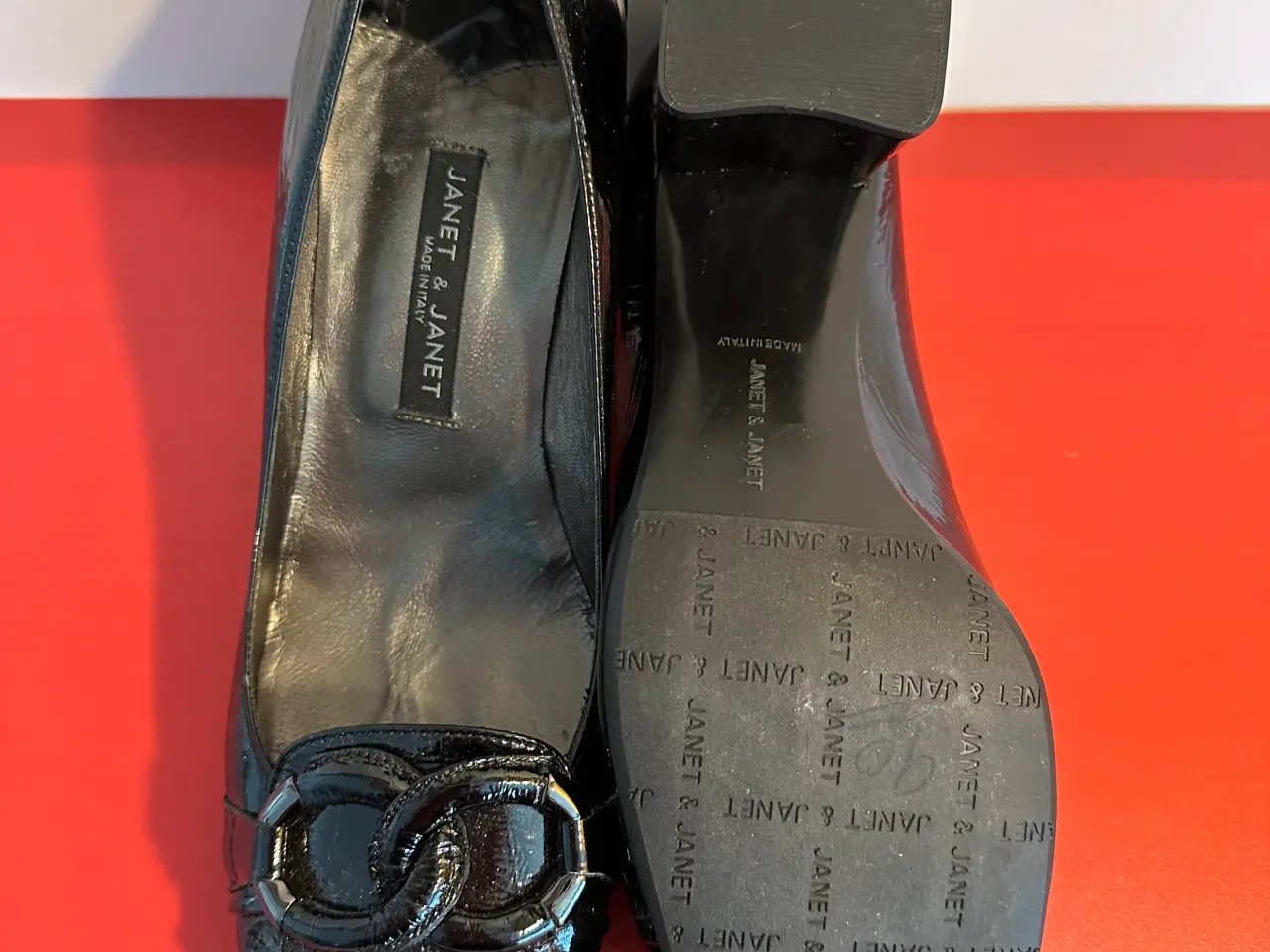 Billede 6 - Ubrugte sorte retro pumps af ægte lakeret læder