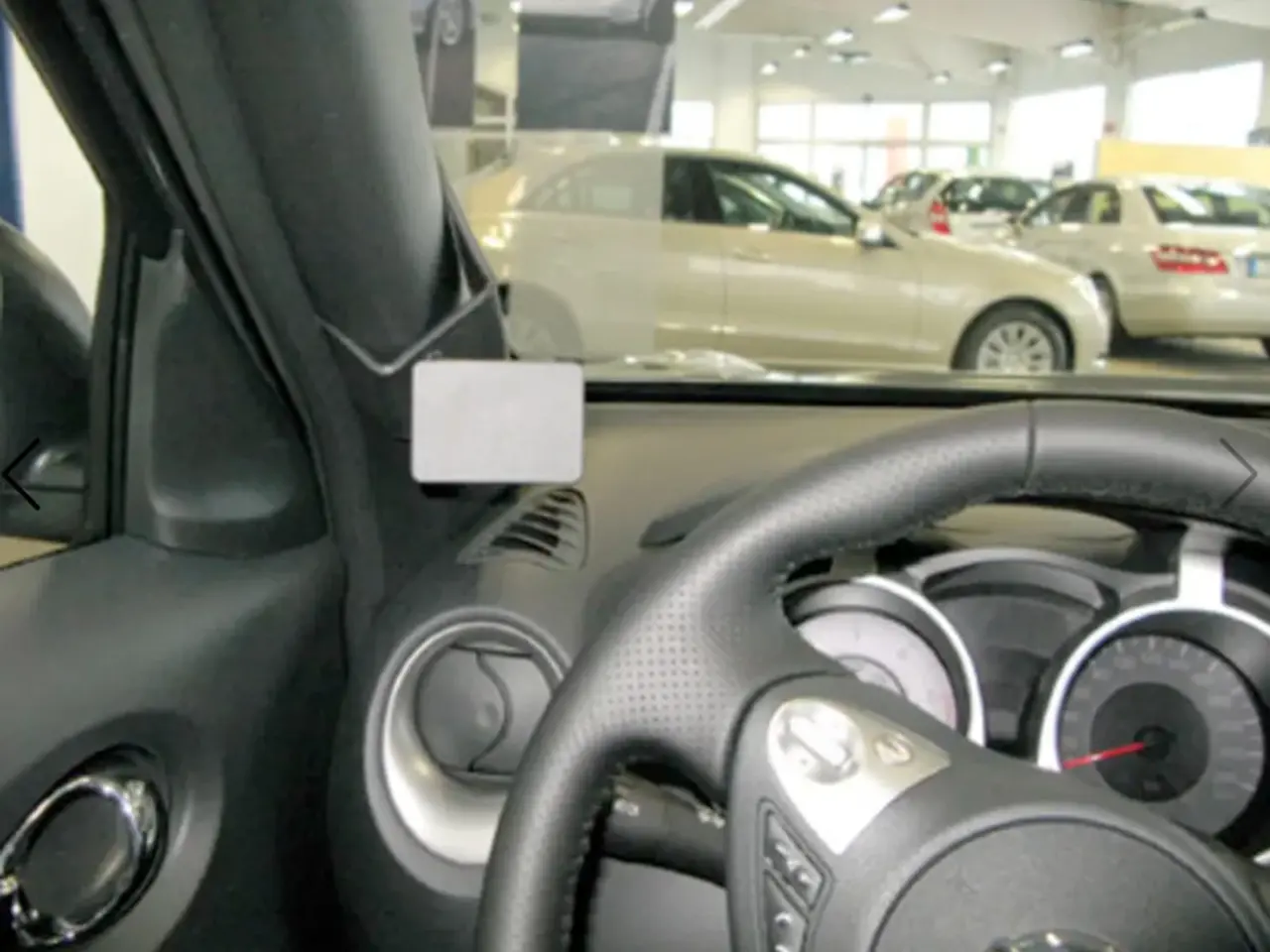 Billede 8 - GPS holder af mærket Brodit til Nissan Juke
