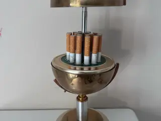Smuk vintage cigaretholder globus fra 50’erne 