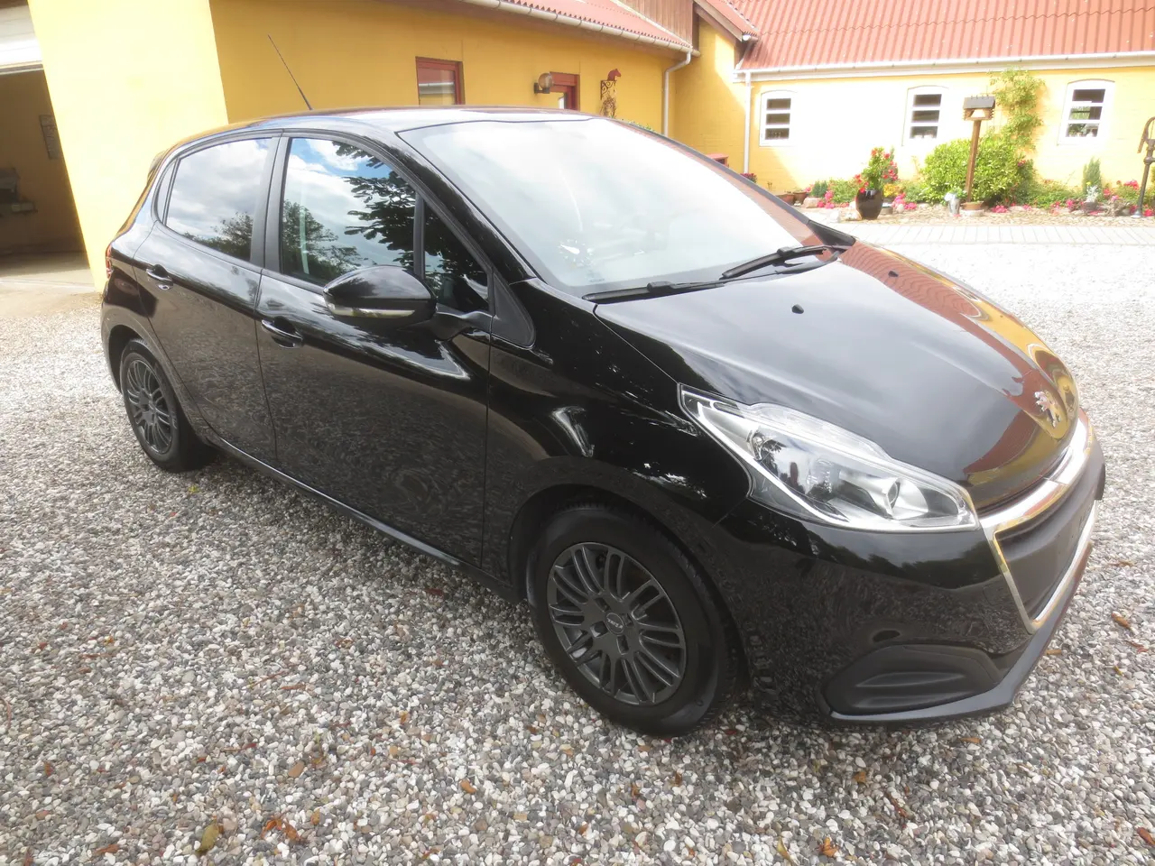 Billede 4 - Peugeot 208 1.6 HDi År 17. Nysynet. 