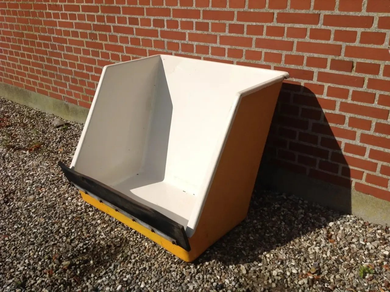 Billede 2 - Velholdte fodertrug til kvæg sælges.