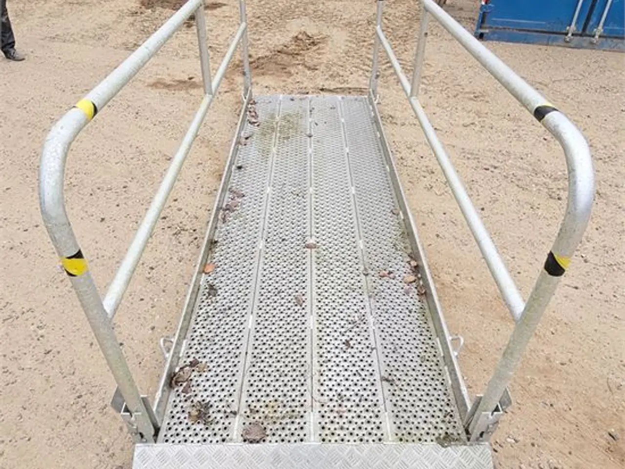 Billede 3 - ABC Specialfabrikken Vinderup - 2 styk / 2 pieces aluminum gangbro / access walkway