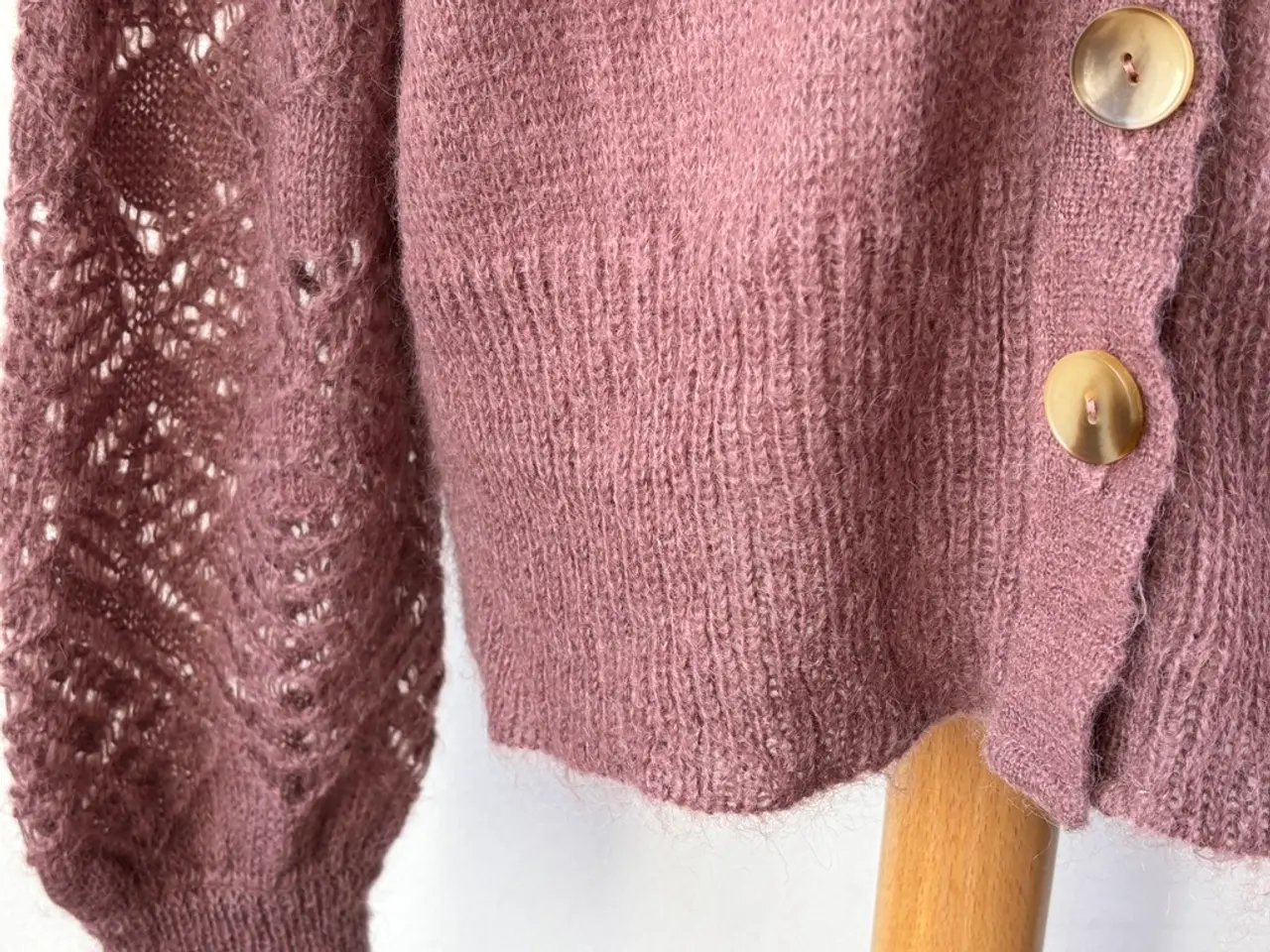 Billede 3 - Odd Molly, brun cardigan m hulmønster, str XL