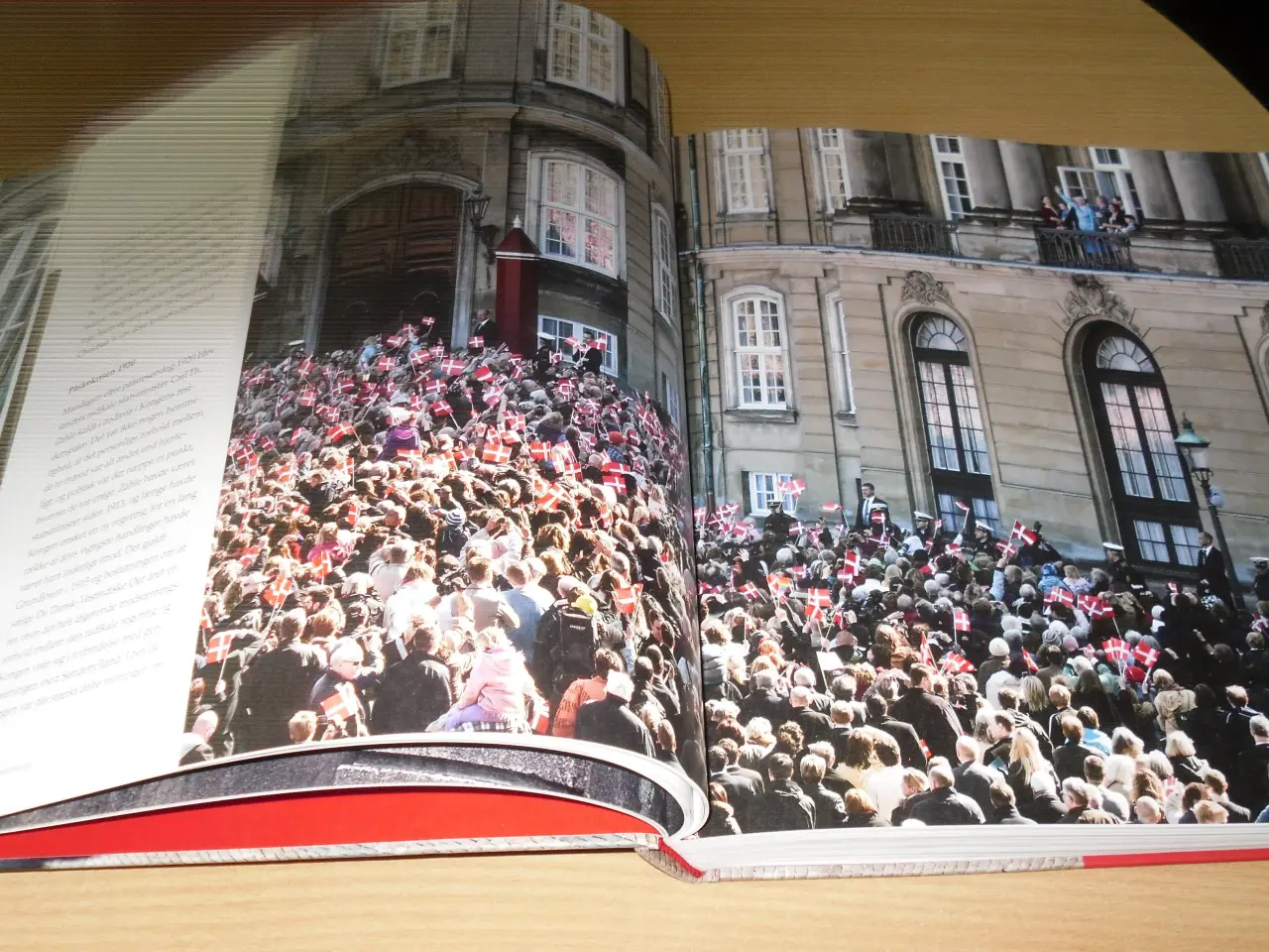 Billede 3 - AMALIENBORG. Gyldendal.