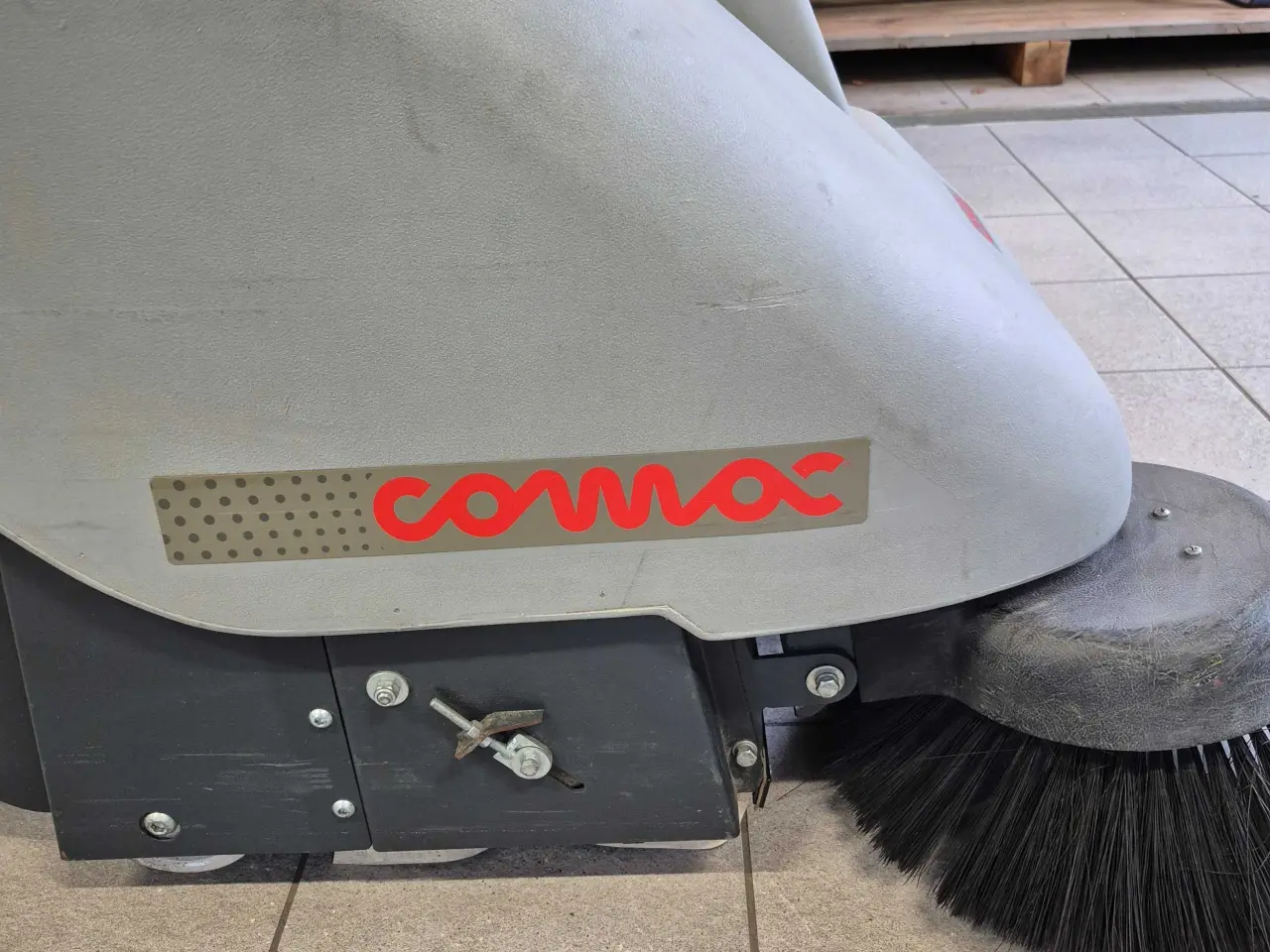 Billede 1 - Gulvfejemaskine comac cs 50 bt