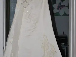 kjole( beige)+ taske og sko