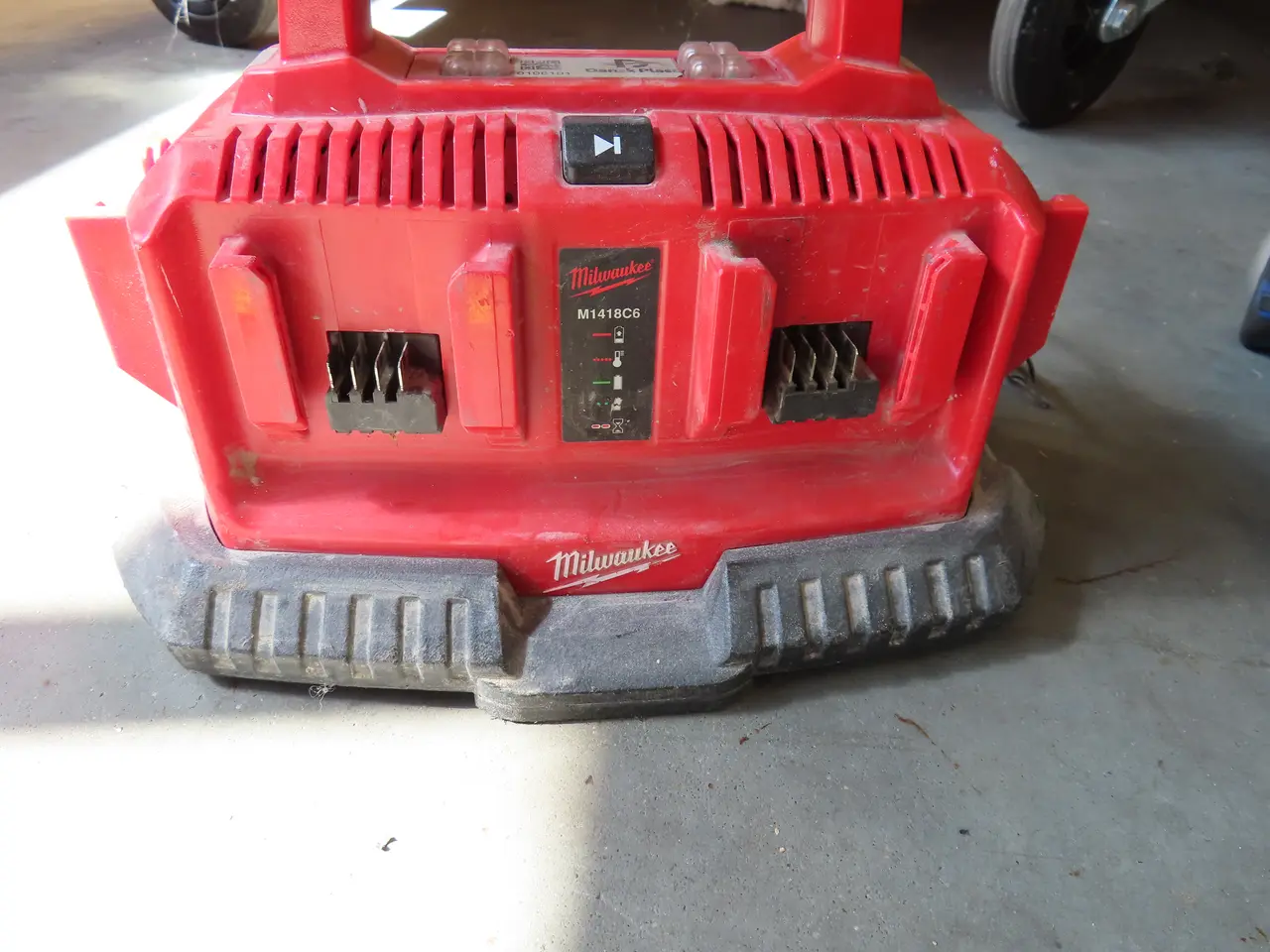 Billede 2 - Lader MILWAUKEE M1418C6