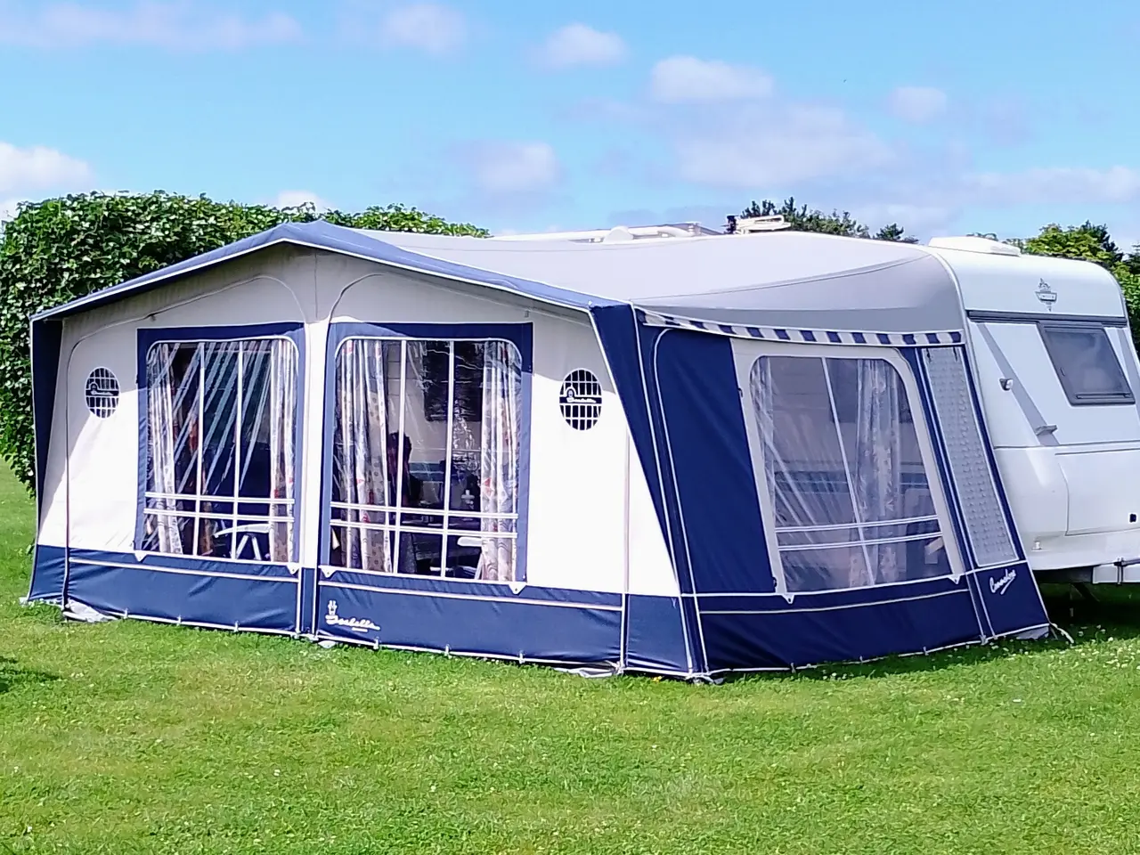 Billede 1 - Hobby Campingvogn klar til tur - flot.