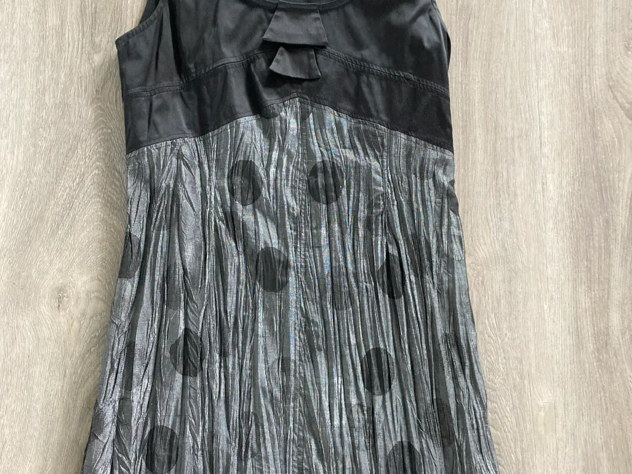 Billede 1 - Kjole fra Wearhouse str. L