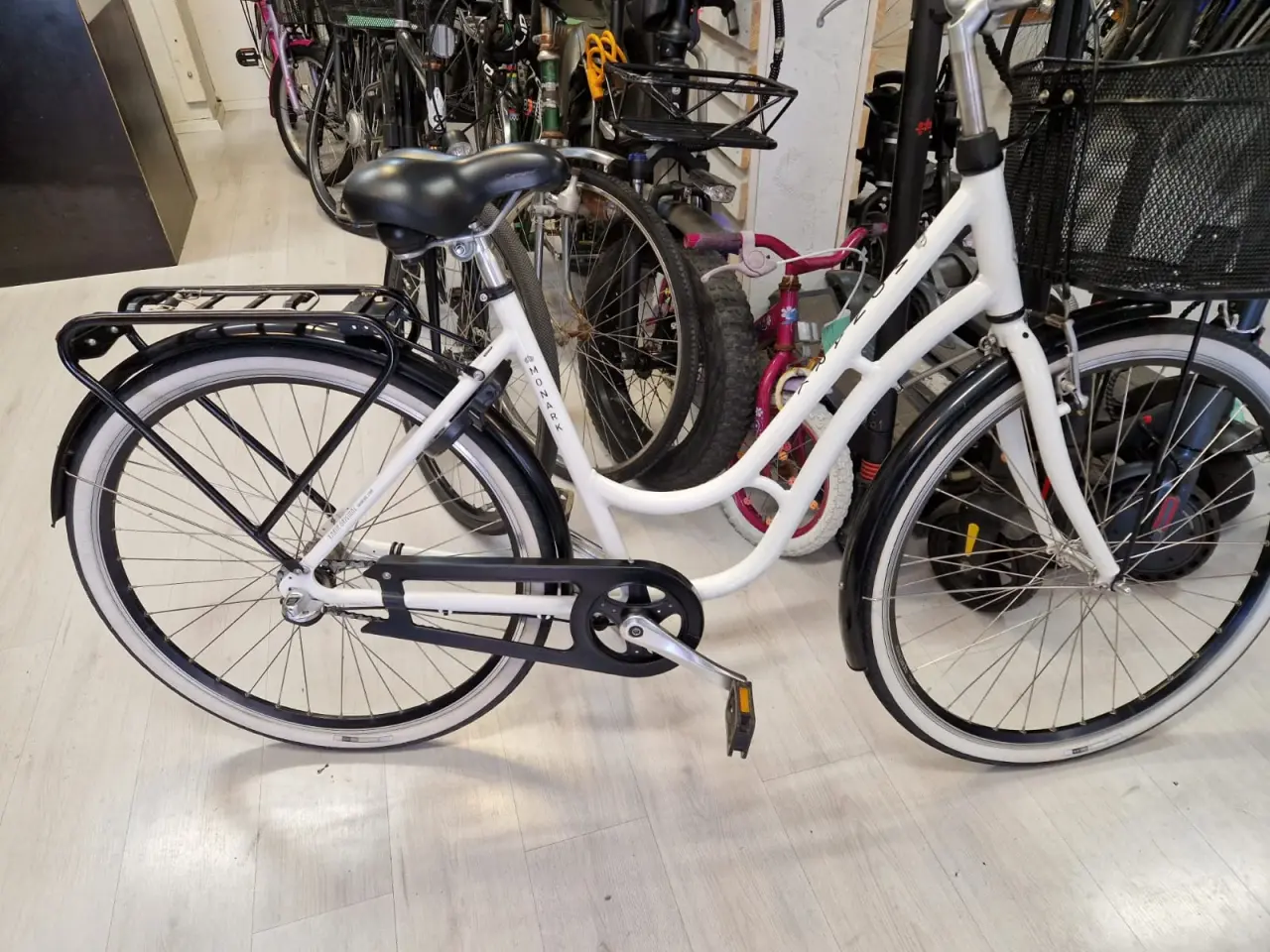 Billede 1 - cykel med 3 gear och 12 månaders garanti
