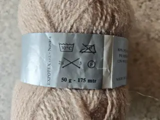 Brunt garn i akryl og mohair - 3 garnnøgler