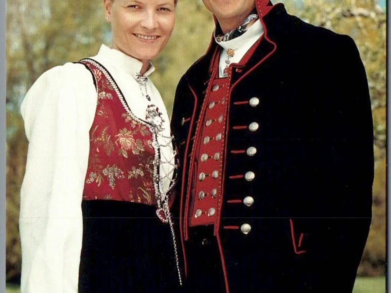 Billede 1 - Kronprins Håkon og hans Forlovede Mette-Marit Højby - Posten 3 - 12x17 cm - Ubrugt