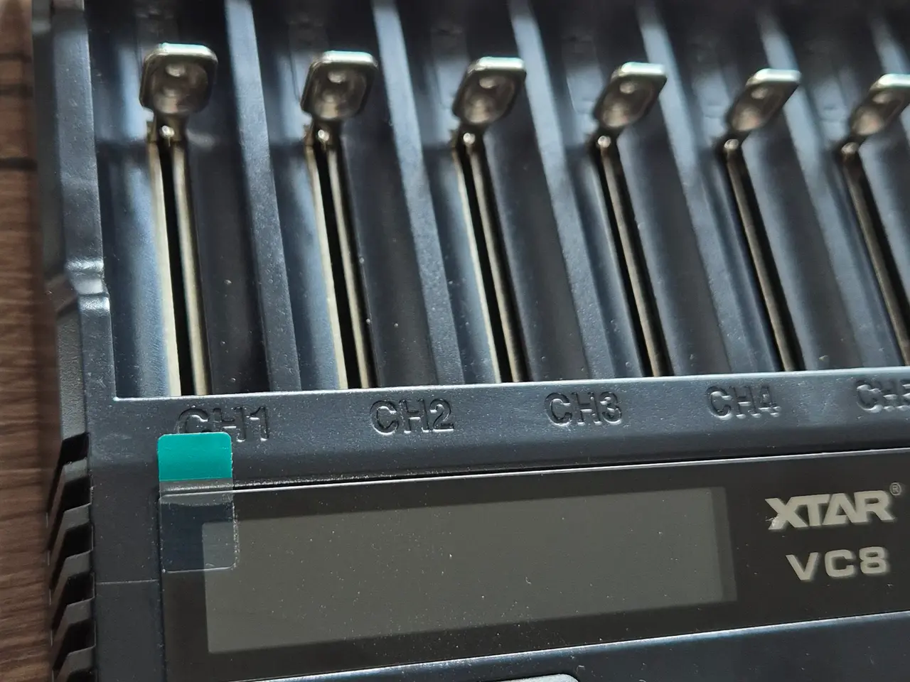 Billede 2 - Batterilader, 8 pladser. Li-ion og NiMH batterier