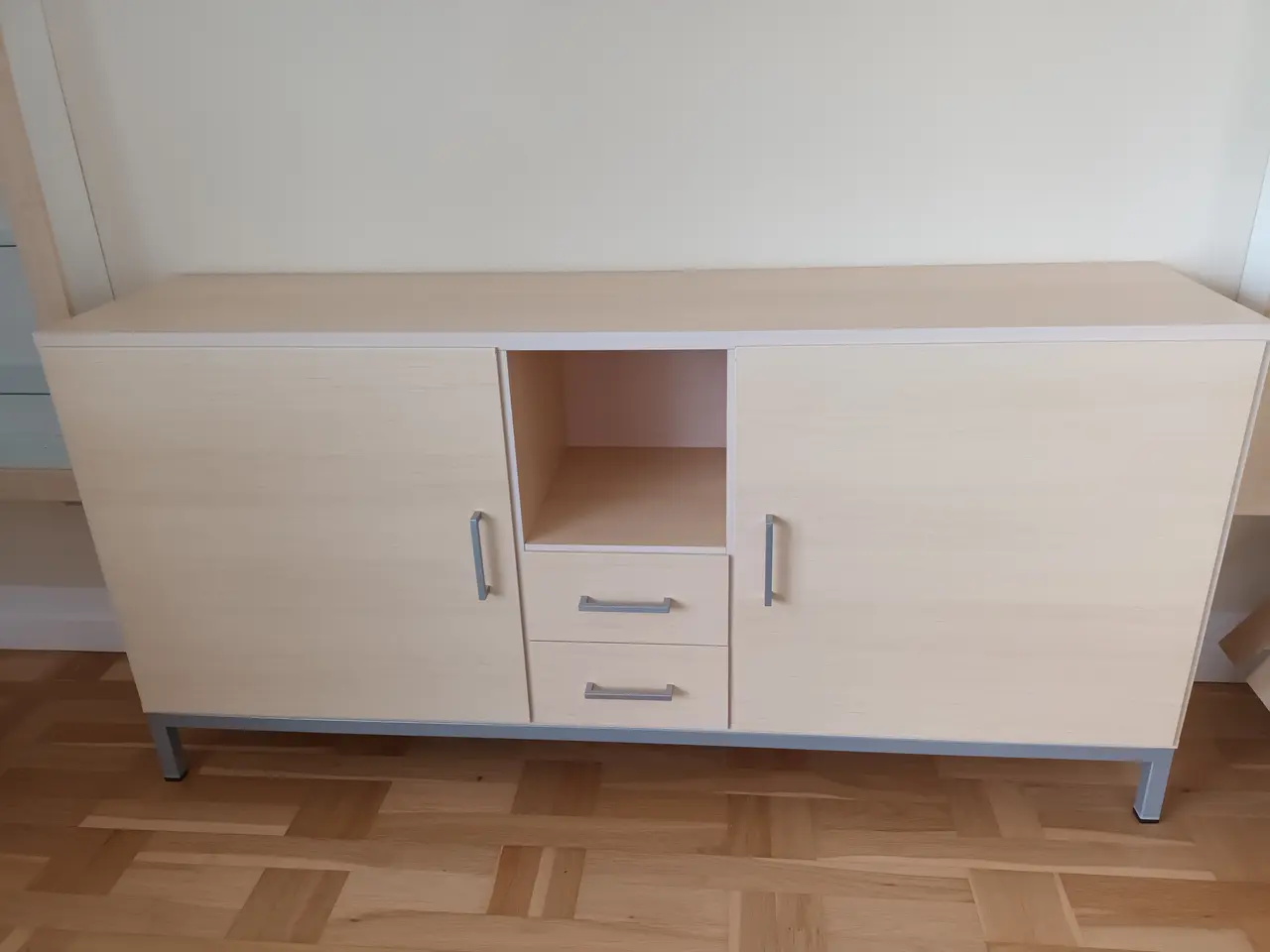 Billede 3 - Flot lys skænk fra BoConcept + 2 vitrineskabe