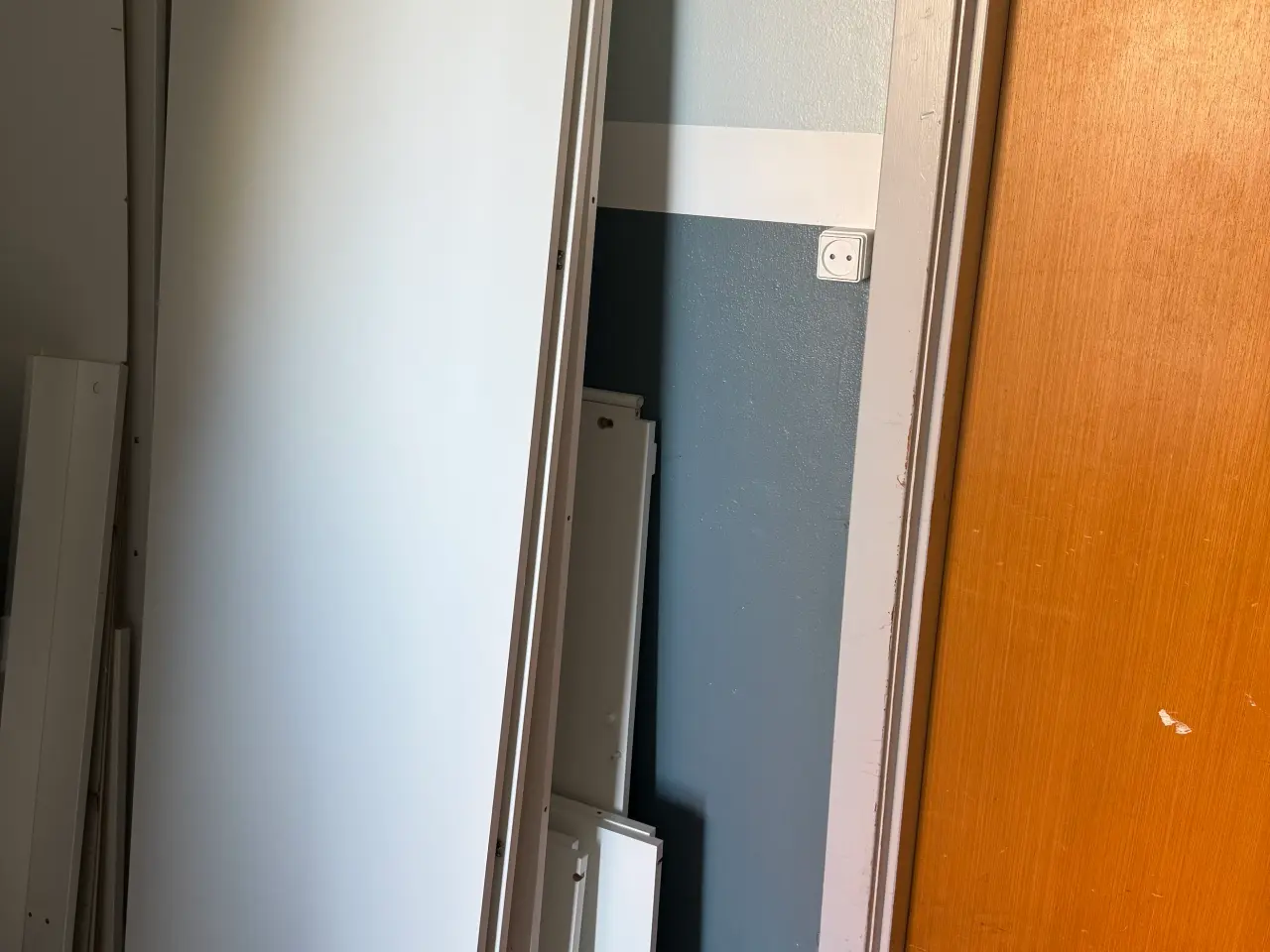 Billede 5 - Dombås garderobeskab fra IKEA
