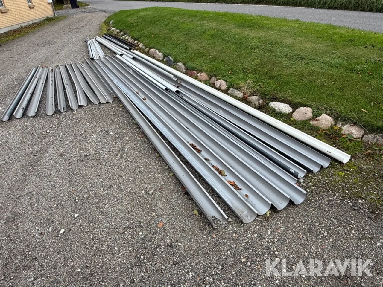 Billede 4 - Tagrender og nedløbsrør Plastmo - stål, cirka 30 styk