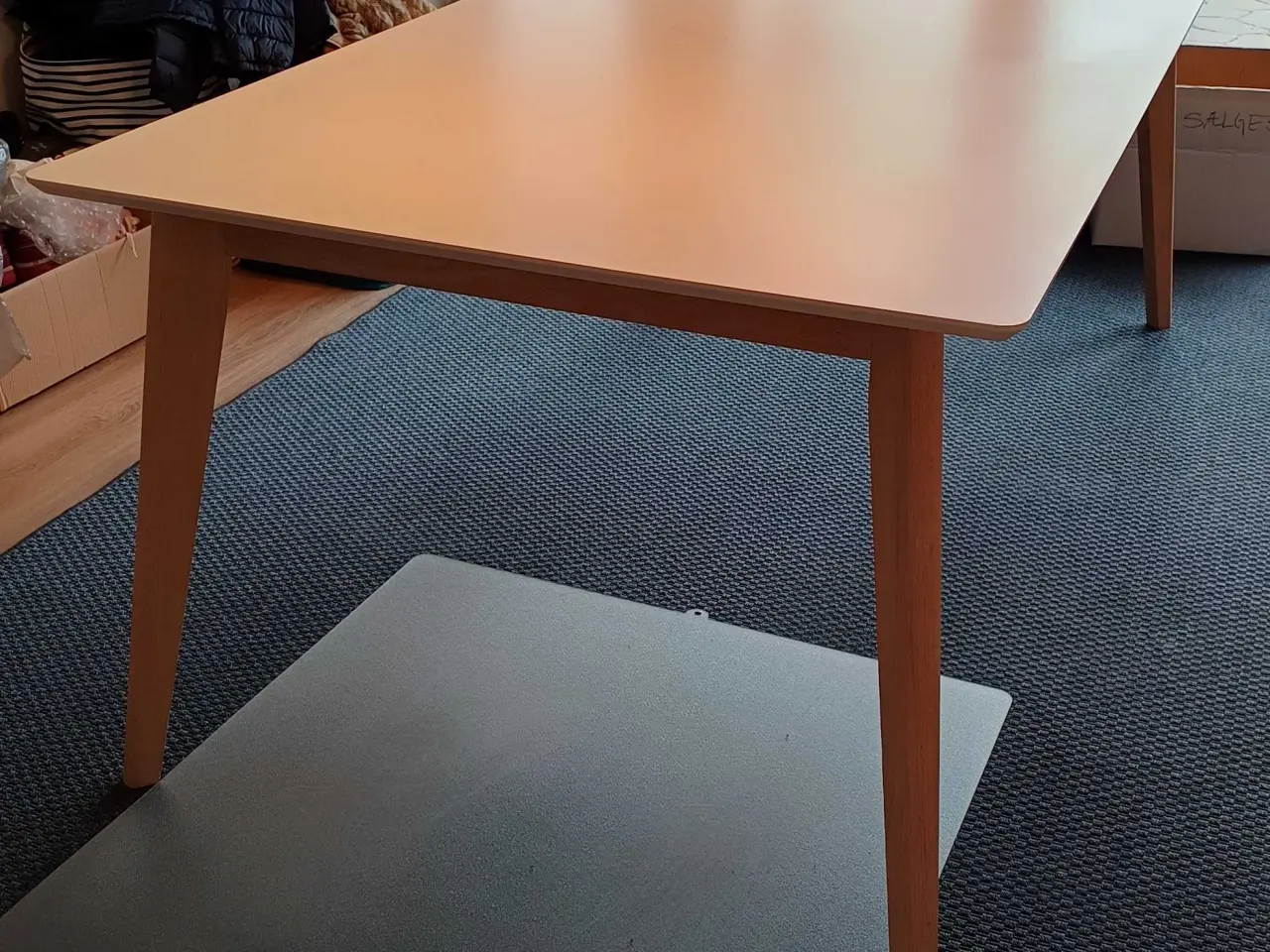 Billede 3 - Hvidt spisebord med træben 100x200 cm