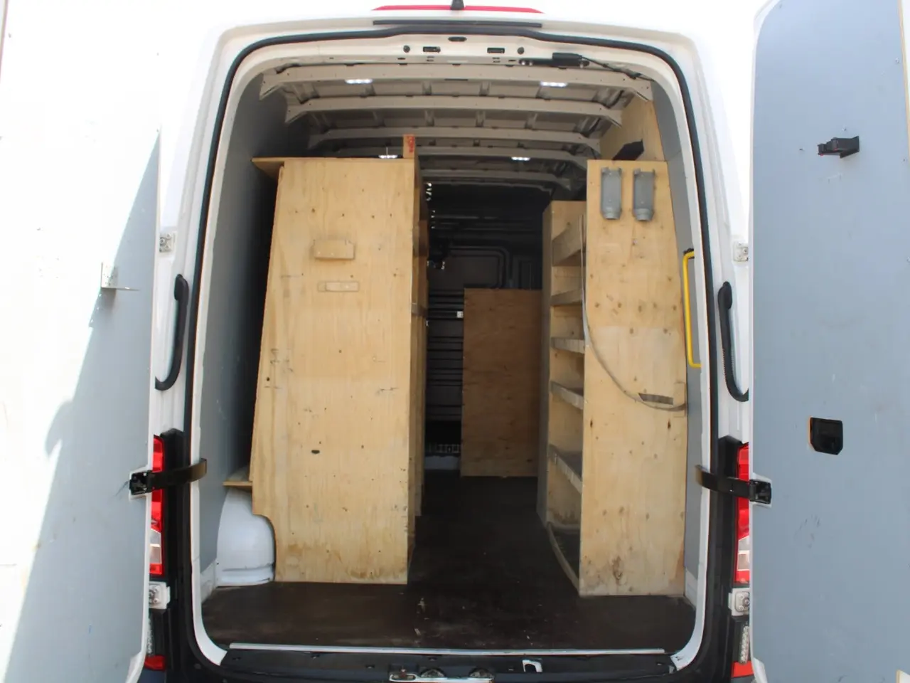 Billede 1 - VW Crafter 35 2,0 TDi 177 Kassevogn L3H2 aut.
