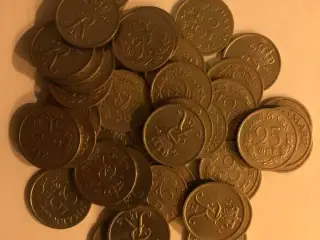 25 ører uden hul.