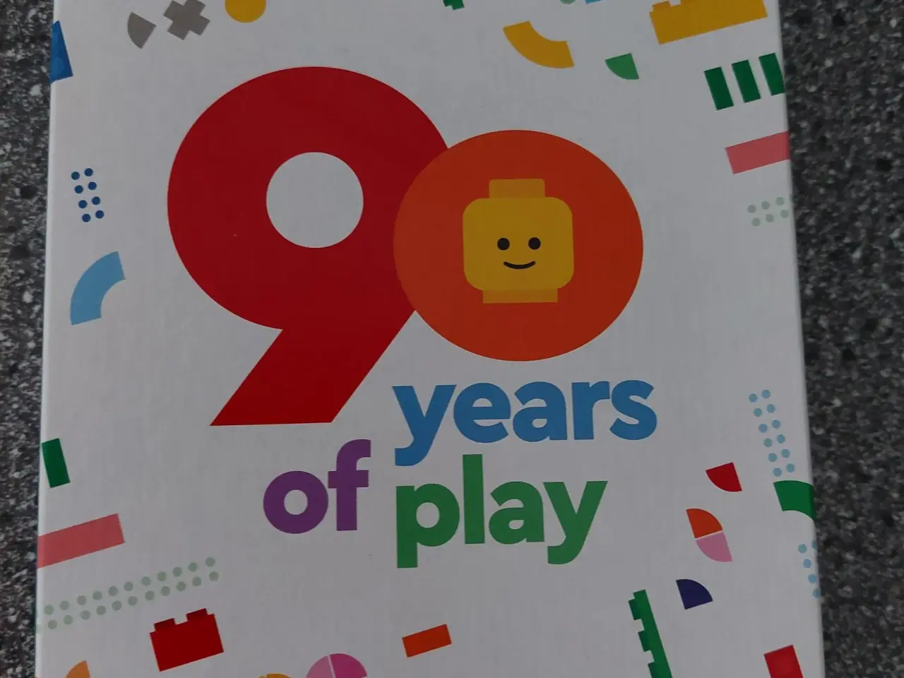Billede 3 - Lego Exclusives, 90 years of PLAY med Plakat