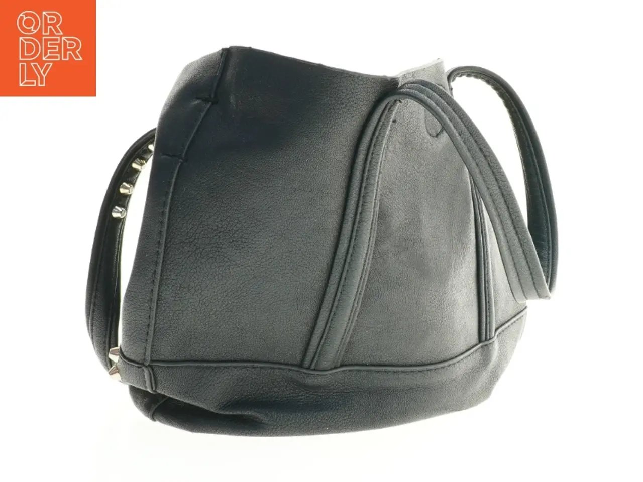 Billede 5 - Sort taske med nitter (str. 32 x 24 x 11 cm)