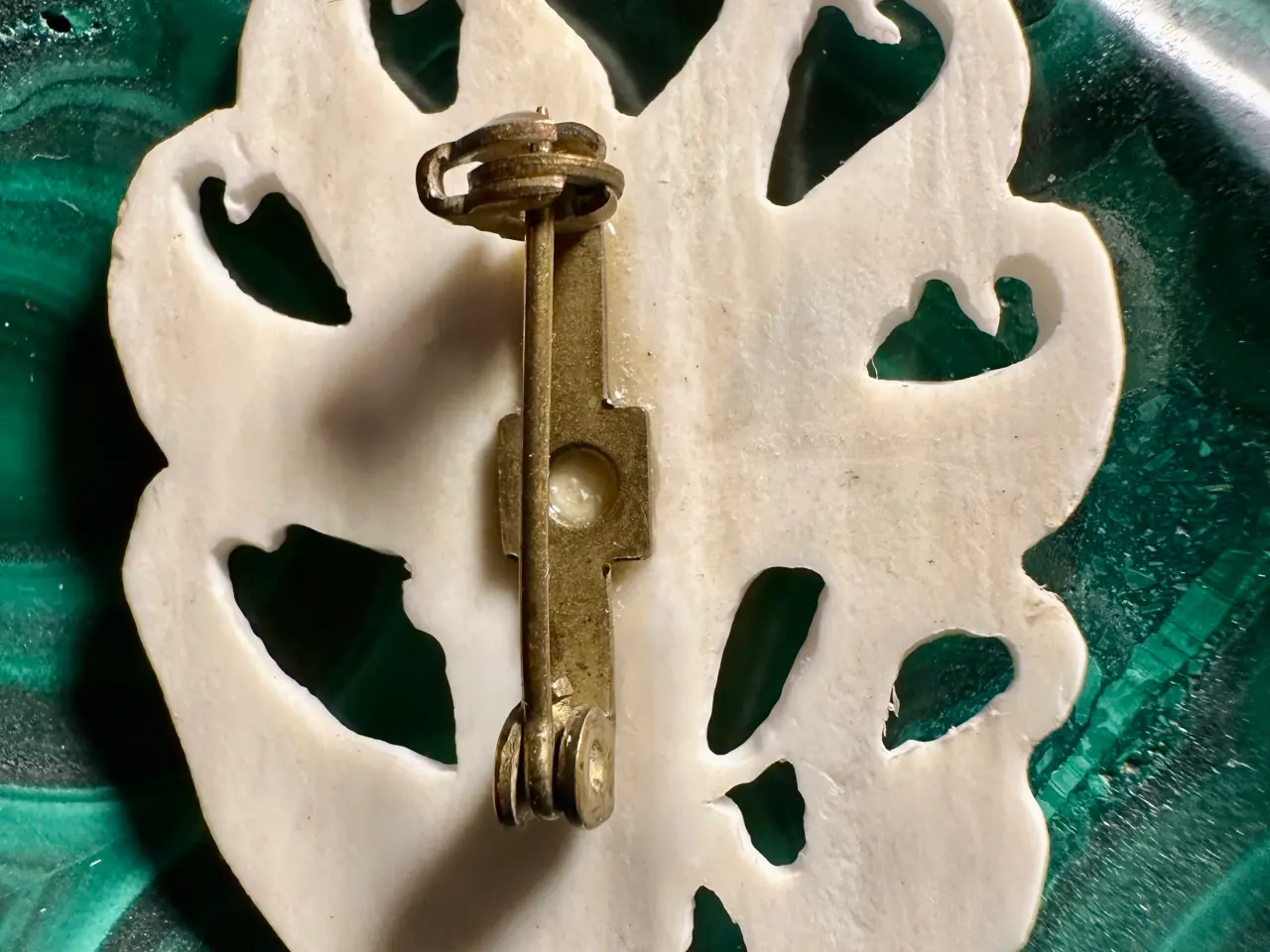 Billede 3 - Vintage broche håndskåret af elfenben/perlemor