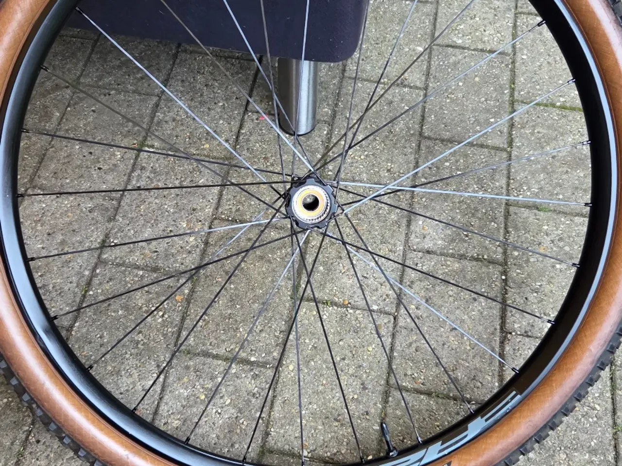 Billede 1 - cykelfælg med dæk